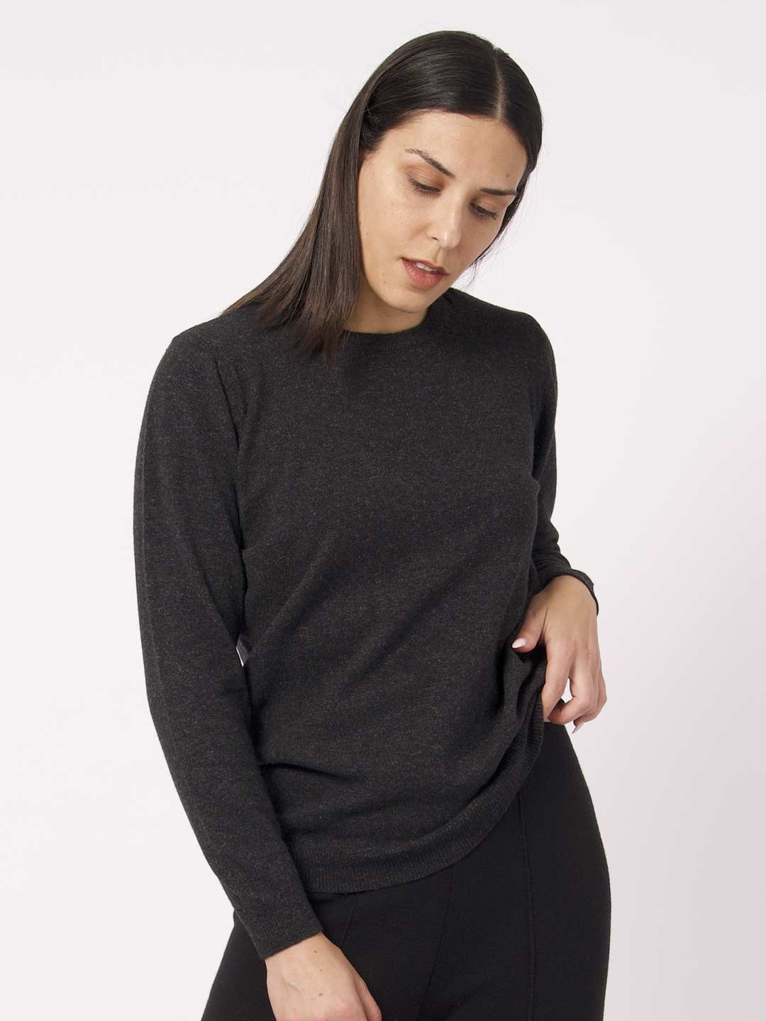 Camisolas de Malha Achega - Camisola de malha para senhora em lambswool com decorte redondo na cor cinza antracite