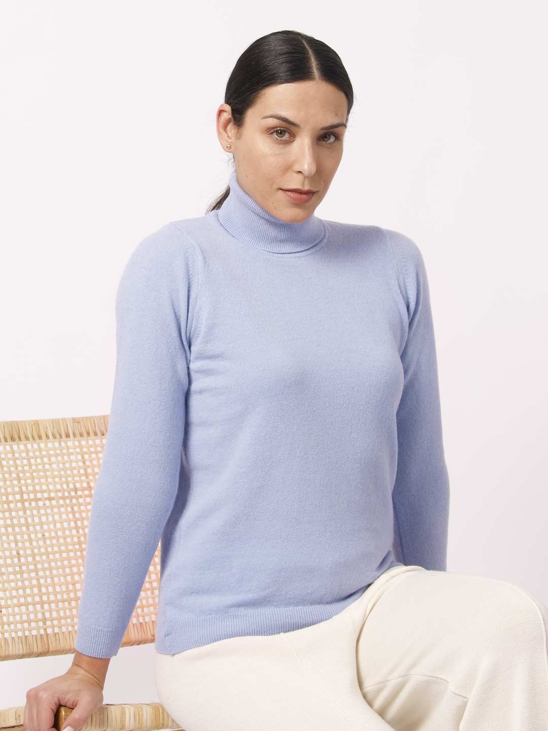 Camisolas de Malha Achega - Camisola de gola alta em lambswool na cor azul claro