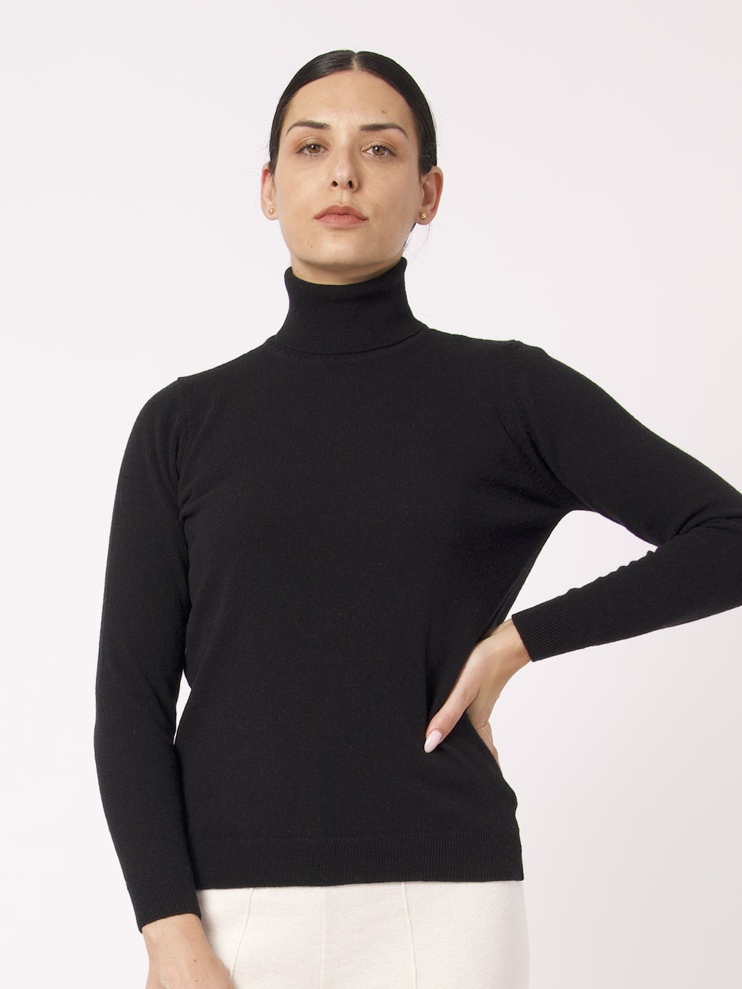 Camisolas de Malha Achega - Camisola de gola alta em lambswool na cor preto