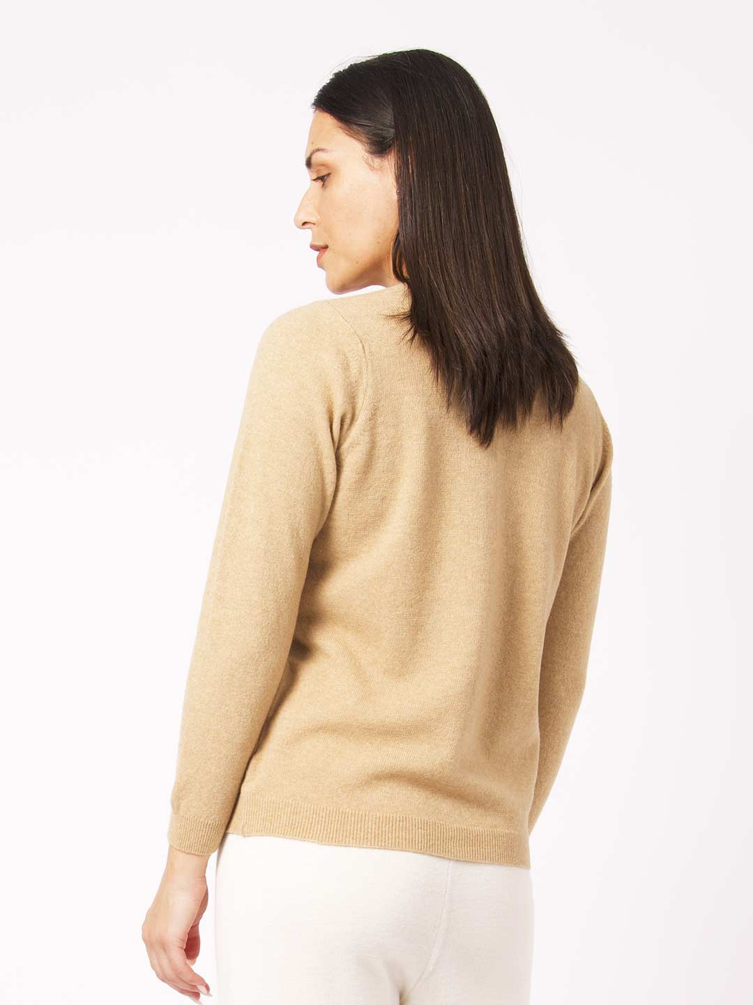 Casacos de Malha Achega - Casaco feminino camel em lambswool com decote redondo e botões