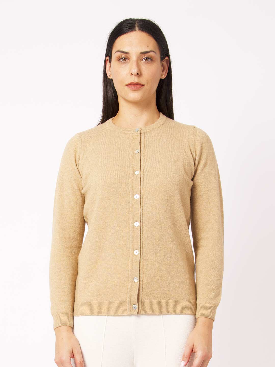 Casacos de Malha Achega - Casaco feminino camel em lambswool com decote redondo e botões
