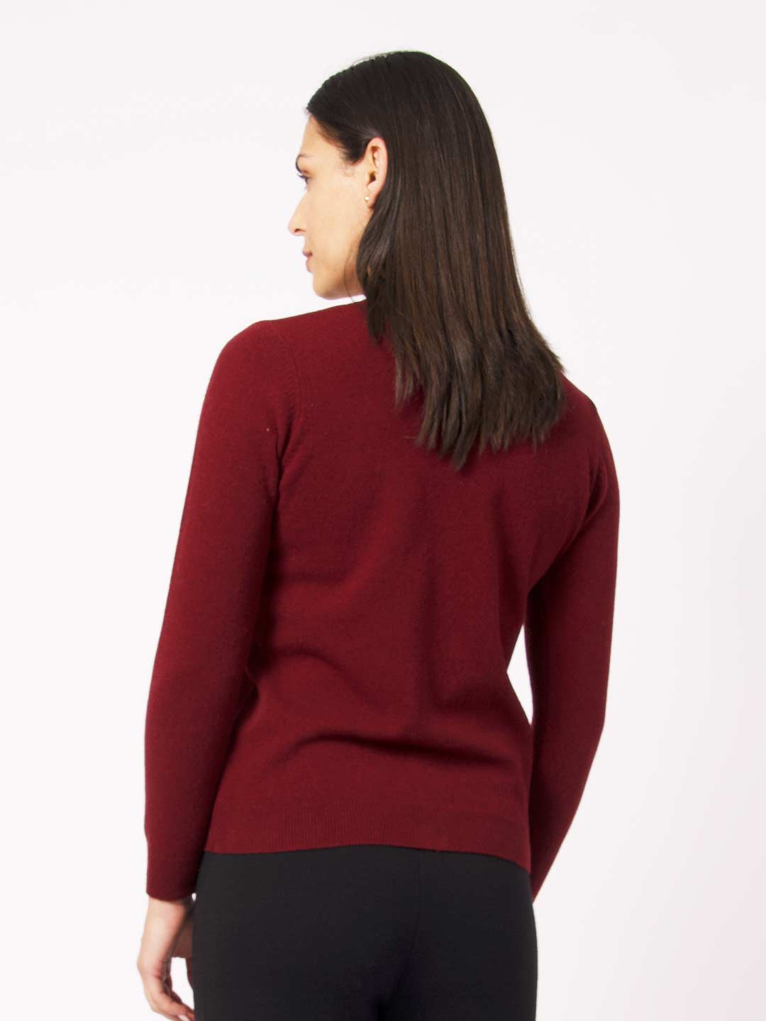 Casacos de Malha Achega - Casaco feminino bordeaux em lambswool com decote em V e botões