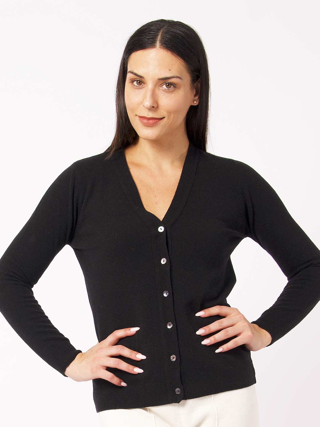 Casacos de Malha Achega - Casaco feminino preto em lambswool com decote em V e botões