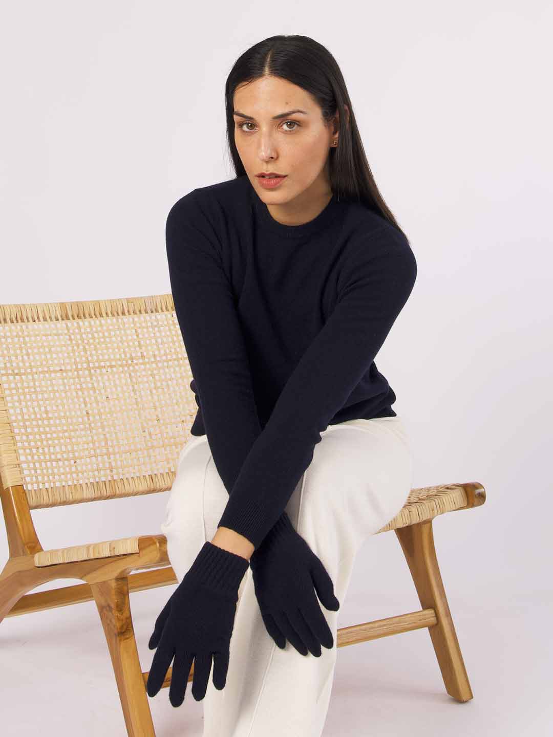 Achega Knitted Gloves - Women's knitted gloves in navy blue lambswool