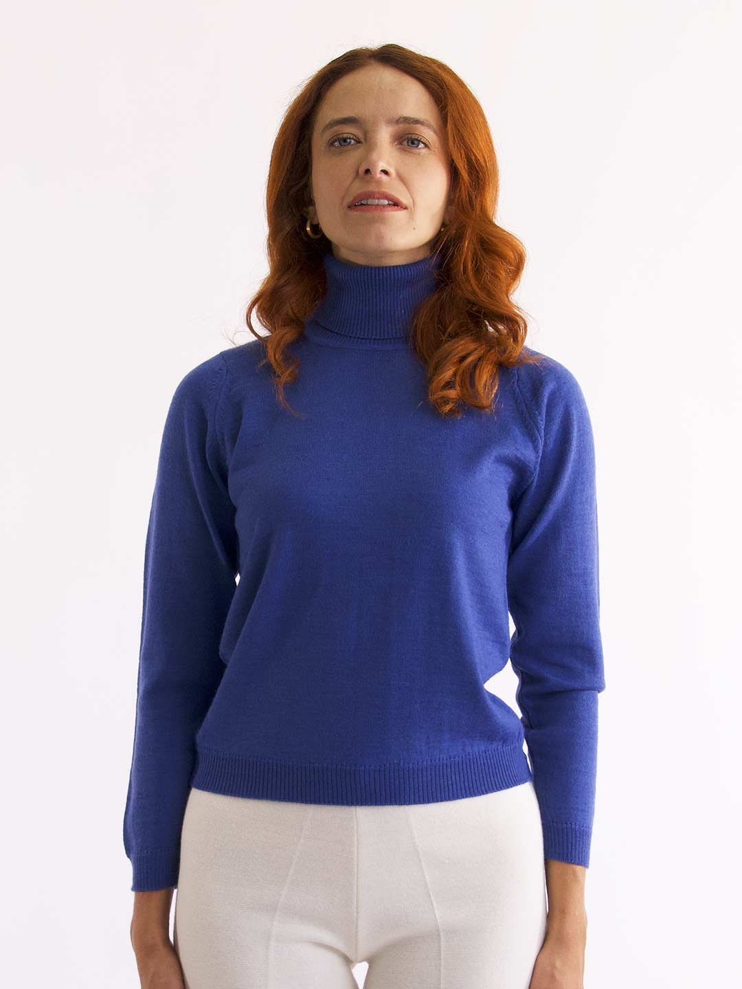 Camisolas de Malha Achega - Camisola feminina em lã merino com gola alta na cor azul indigo