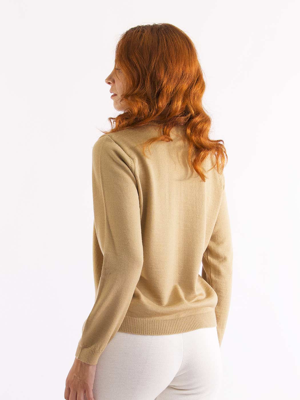 Achega Knit Sweaters - Jersey de cuello alto de lana merino para mujer en color camel