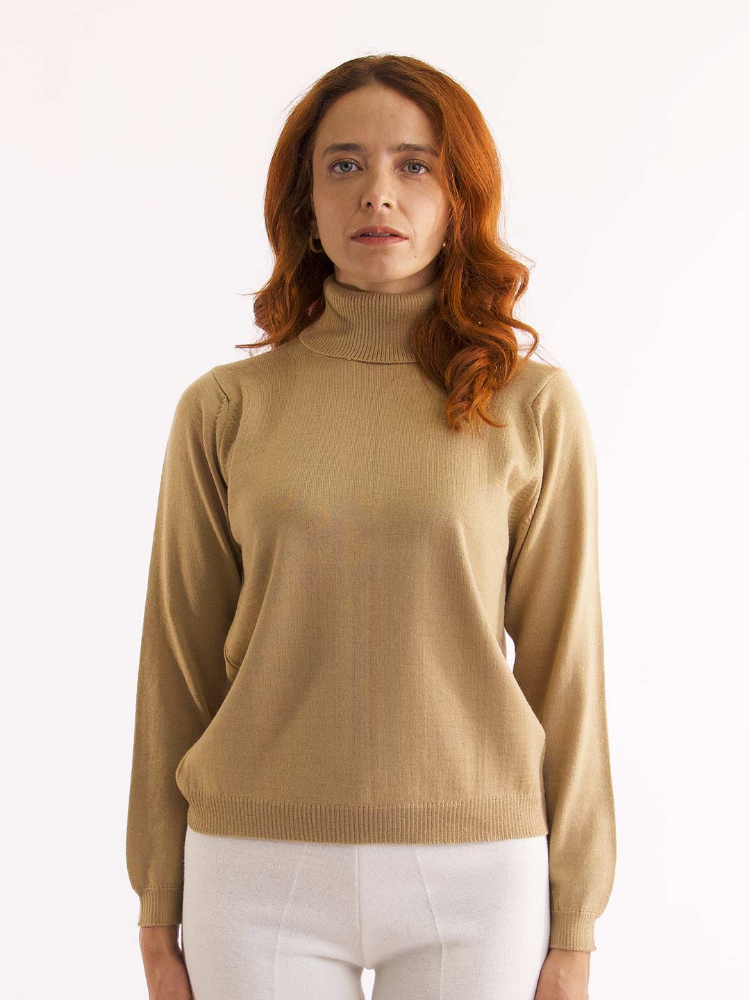 Achega Knit Sweaters - Jersey de cuello alto de lana merino para mujer en color camel