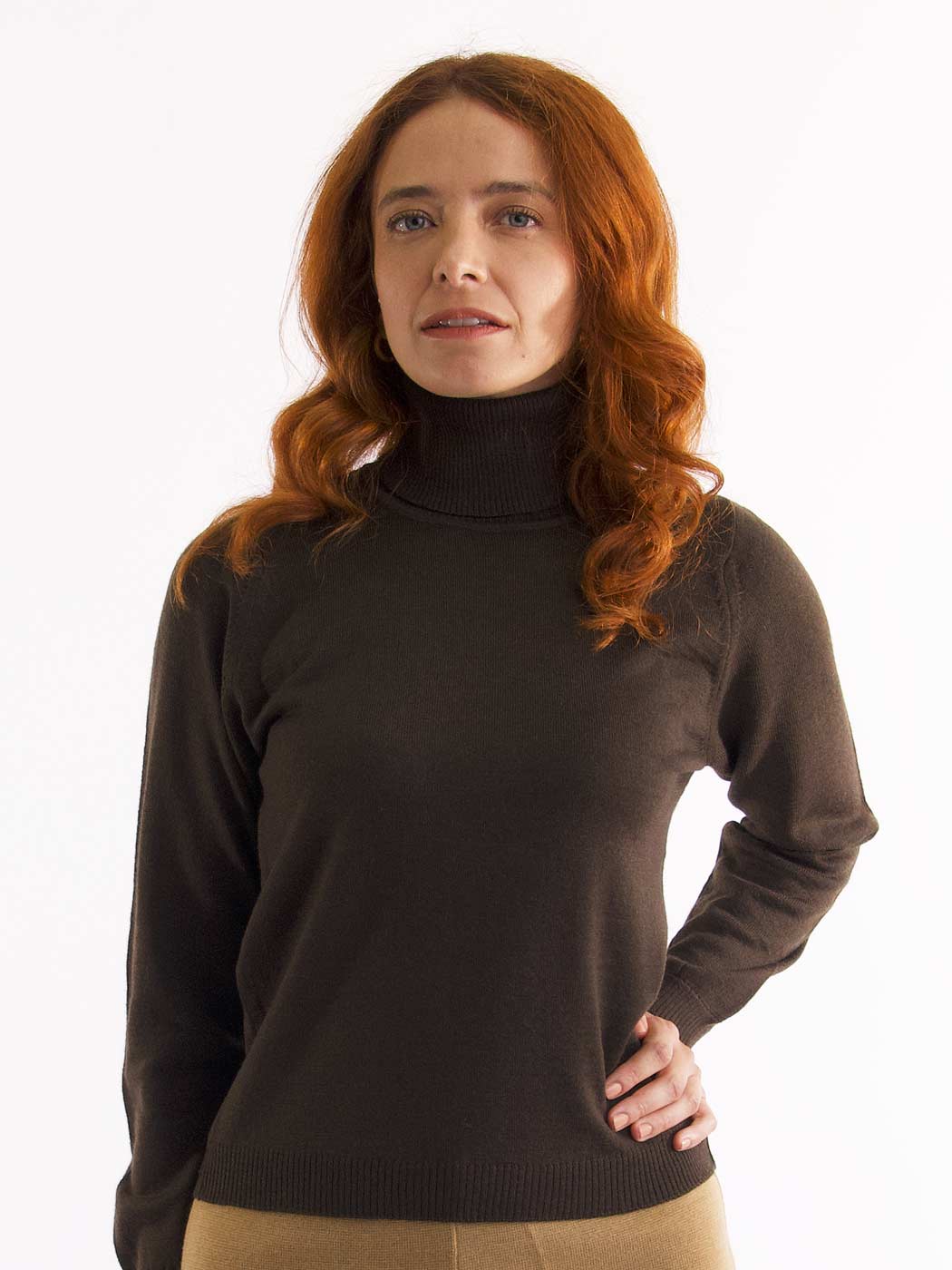 Camisolas de Malha Achega - Camisola feminina em lã merino com gola alta na cor castanho