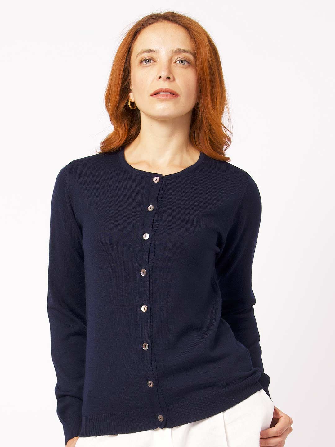 Achega Knitwear Chaquetas - Chaqueta de mujer de lana merino azul marino con cuello redondo y botones