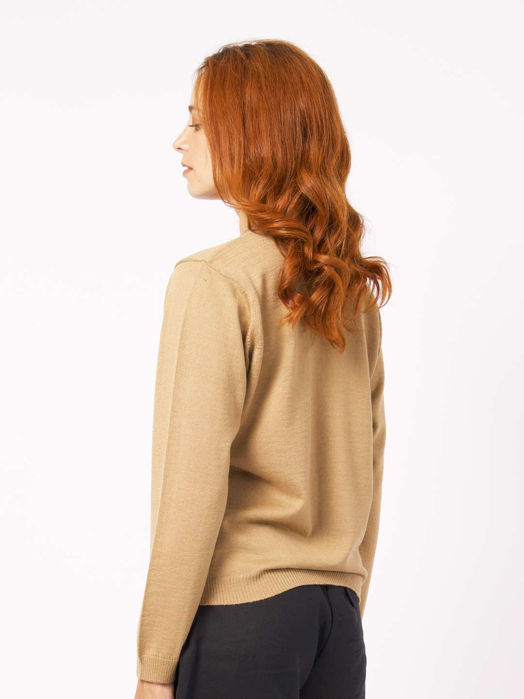 Casacos de Malha Achega - Casaco feminino camel em lã merino com decote redondo e botões