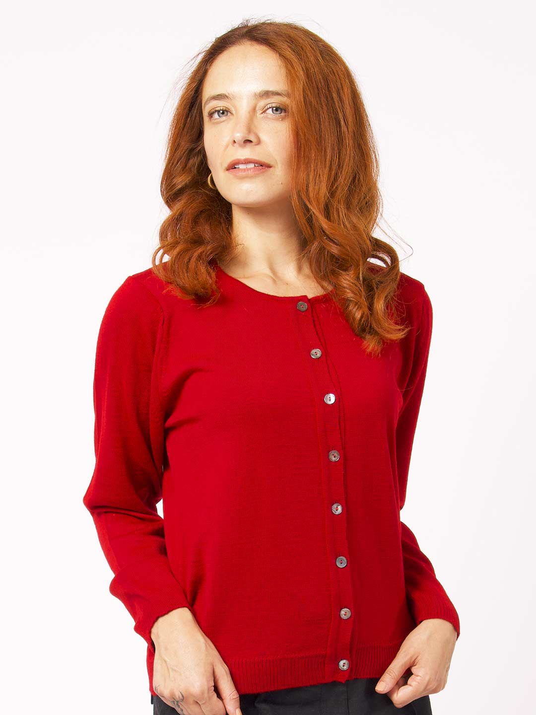 Casacos de Malha Achega - Casaco feminino vermelho em lã merino com decote redondo e botões