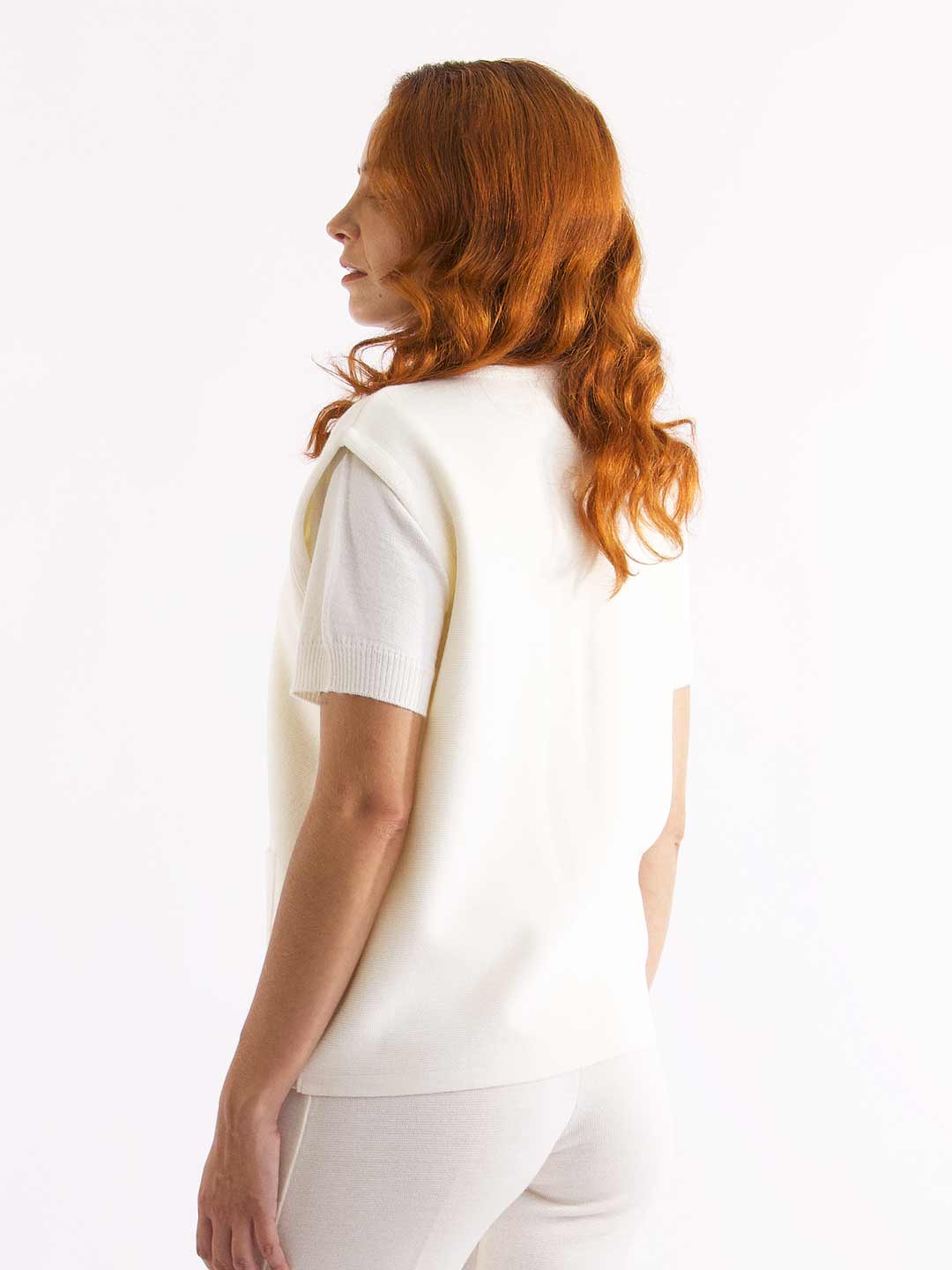 Coletes em Malha Achega - Colete feminino branco em lã merino