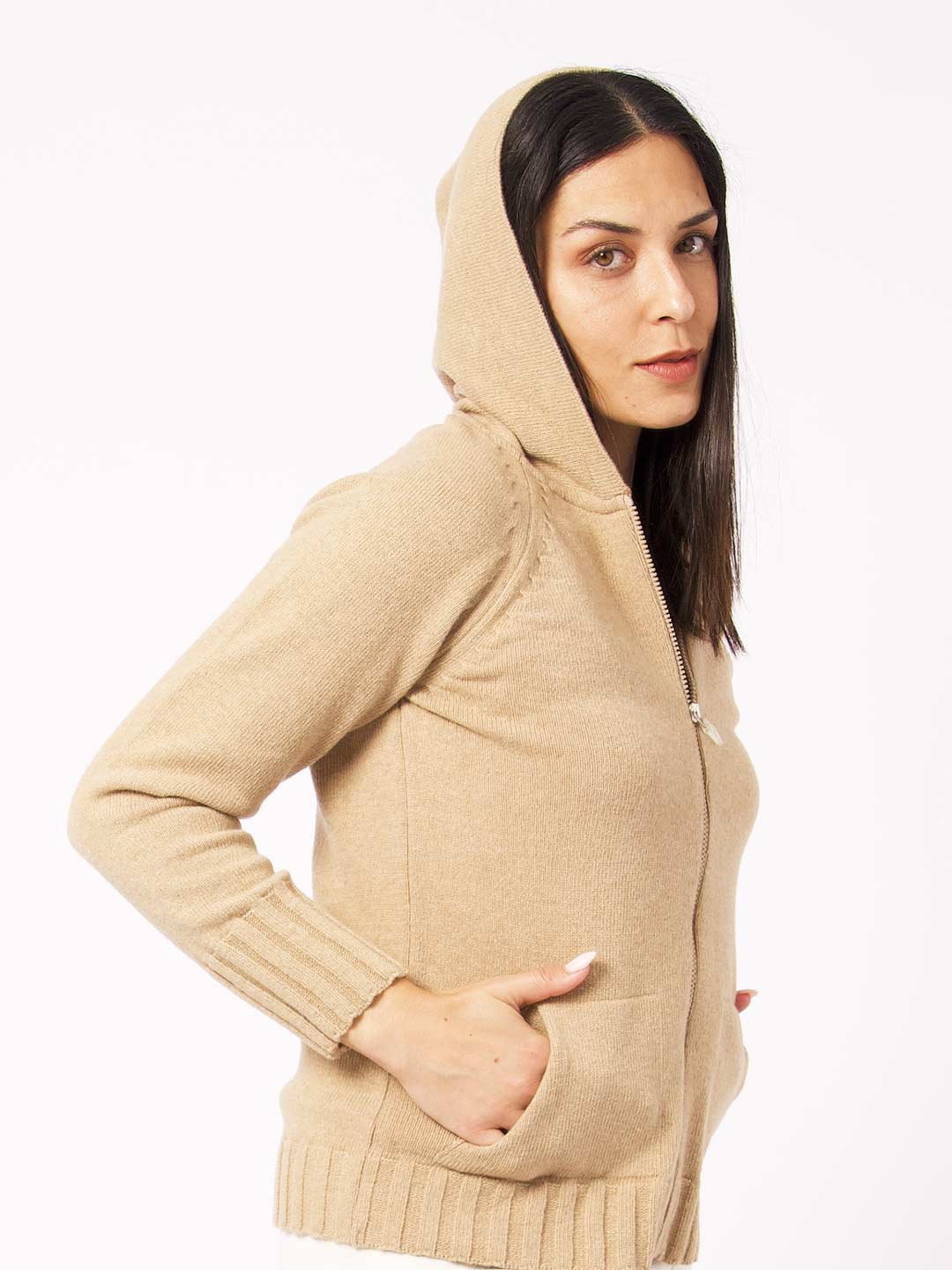 Casacos de Malha Achega - Casaco feminino camel com capuz em lambswool