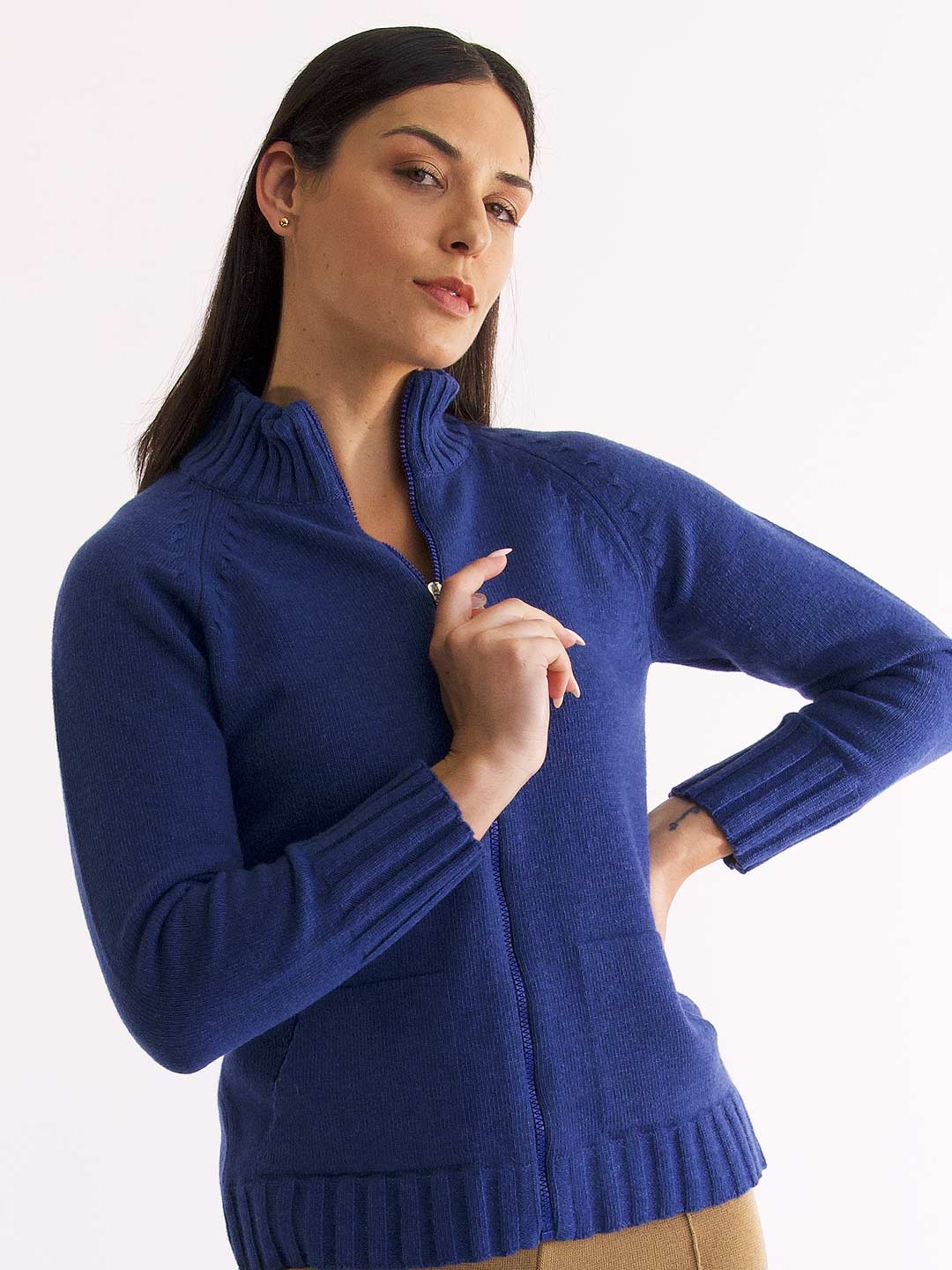 Casacos de Malha Achega - Casaco feminino azul indigo com fecho em lambswool