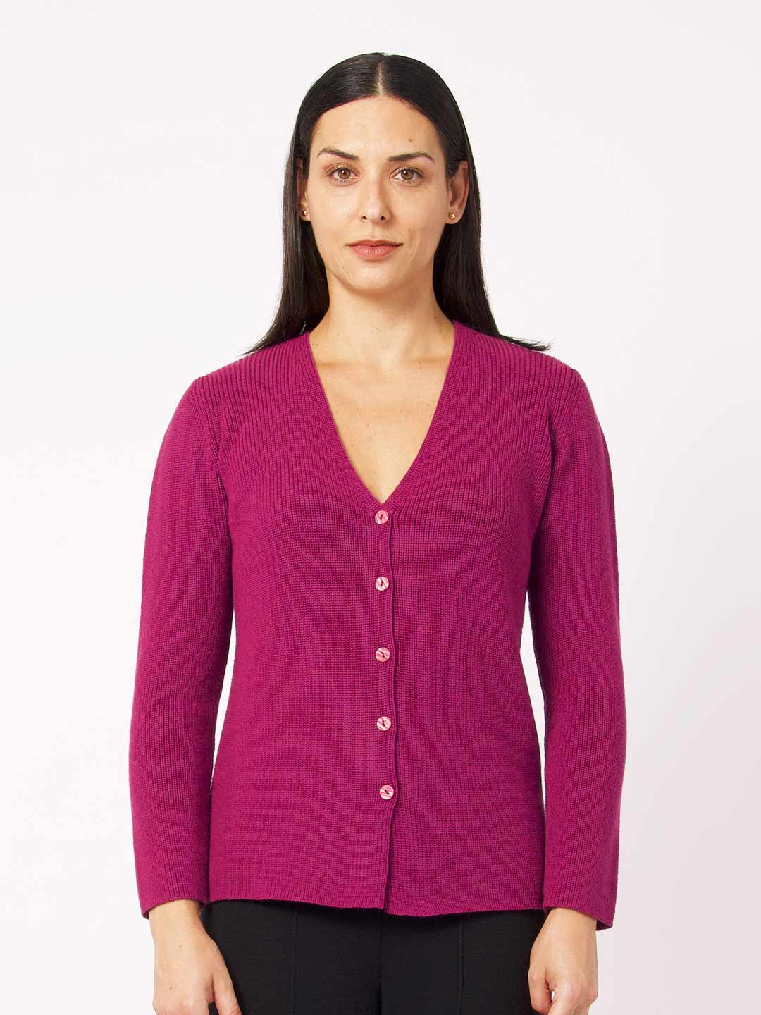 Casacos de Malha Achega - Casaco feminino rosa carmim em malha pérola com decote em V em lã merino