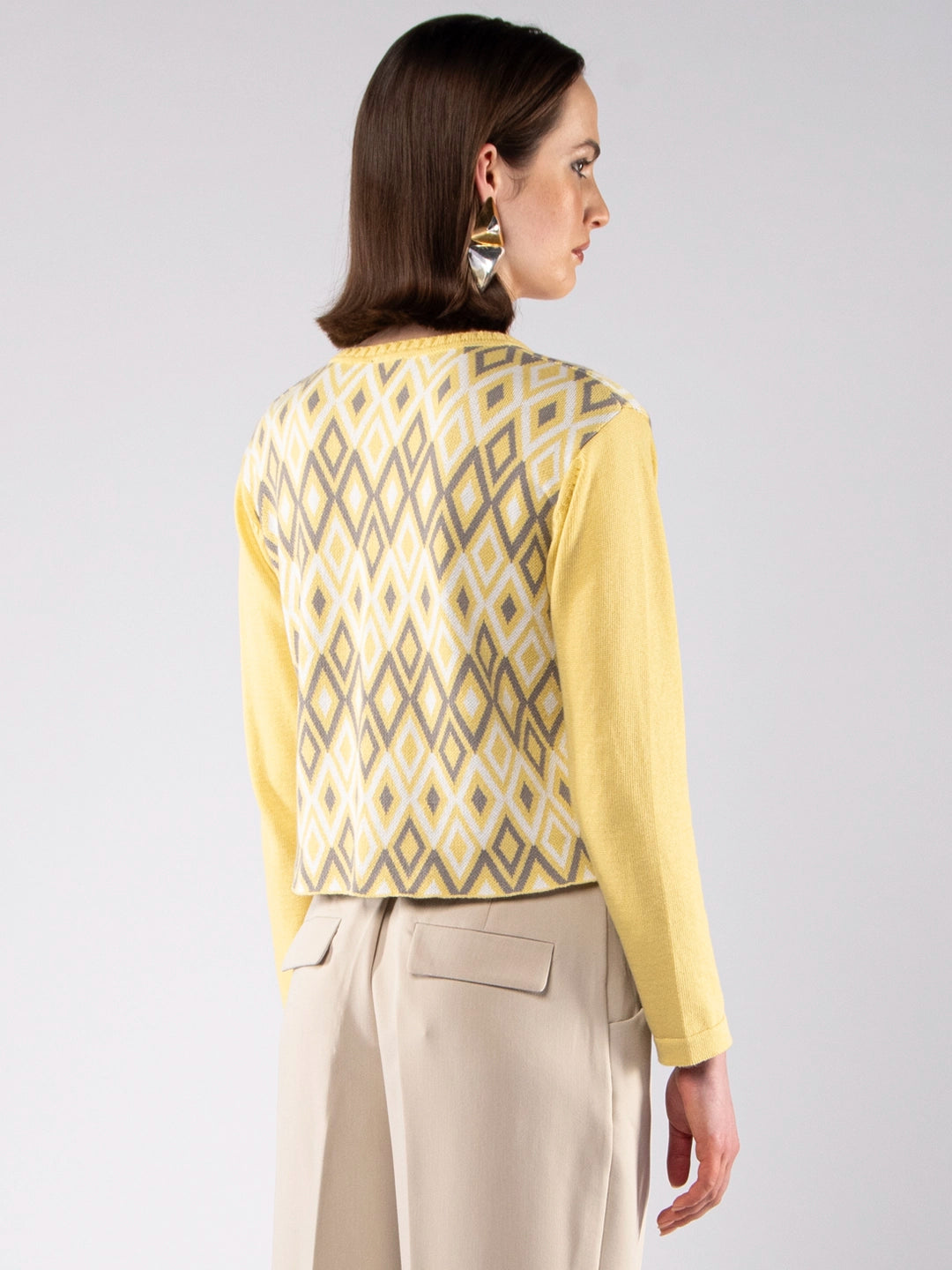 Casacos de Malha Achega - Casaco feminino, em algodão orgânico com botões e com padrão em jacquard de losângulos argyle.