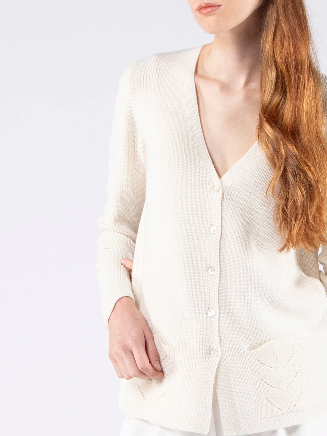Chaqueta de lana merino con cuello de pico y bolsillos - Blanco perla