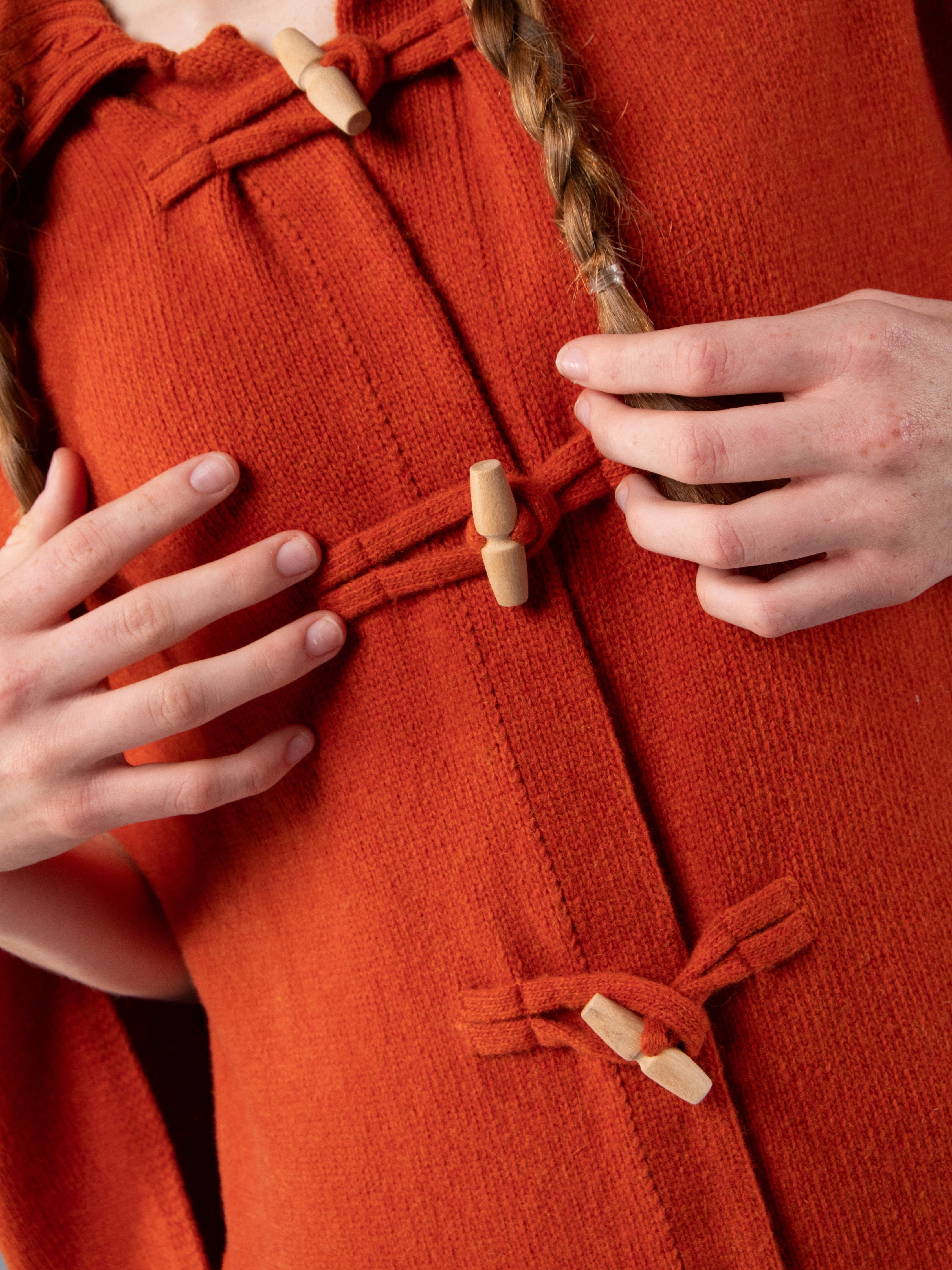 Poncho com Alamares em Lambswool - Laranja Terracota