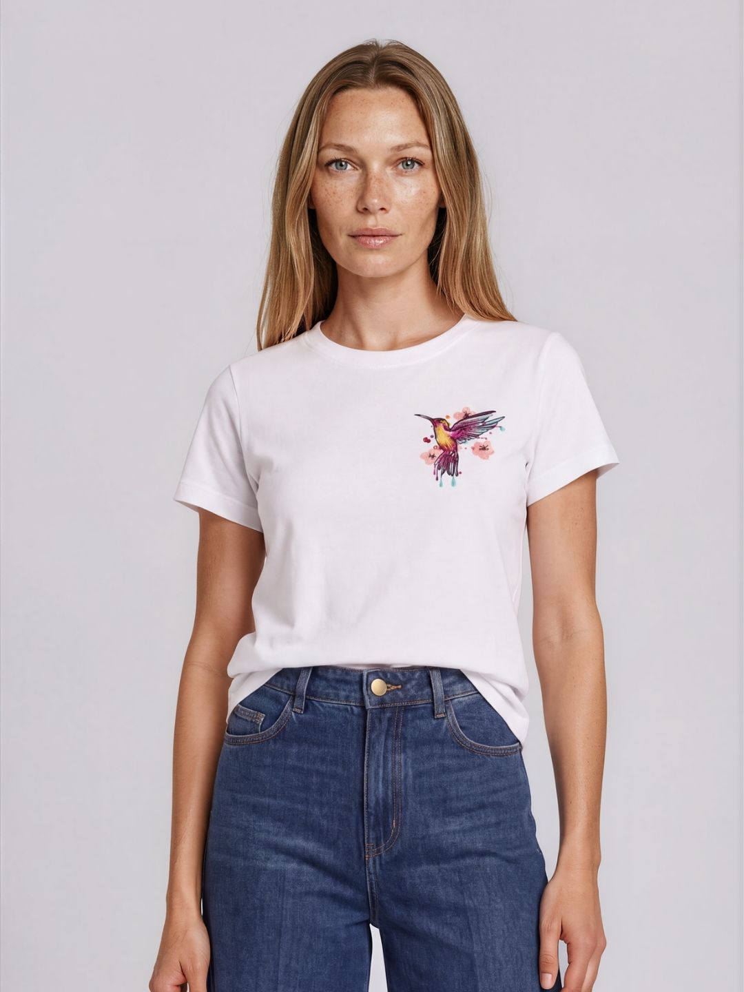 T-shirt com Beija-Flor bordado em 100% Algodão