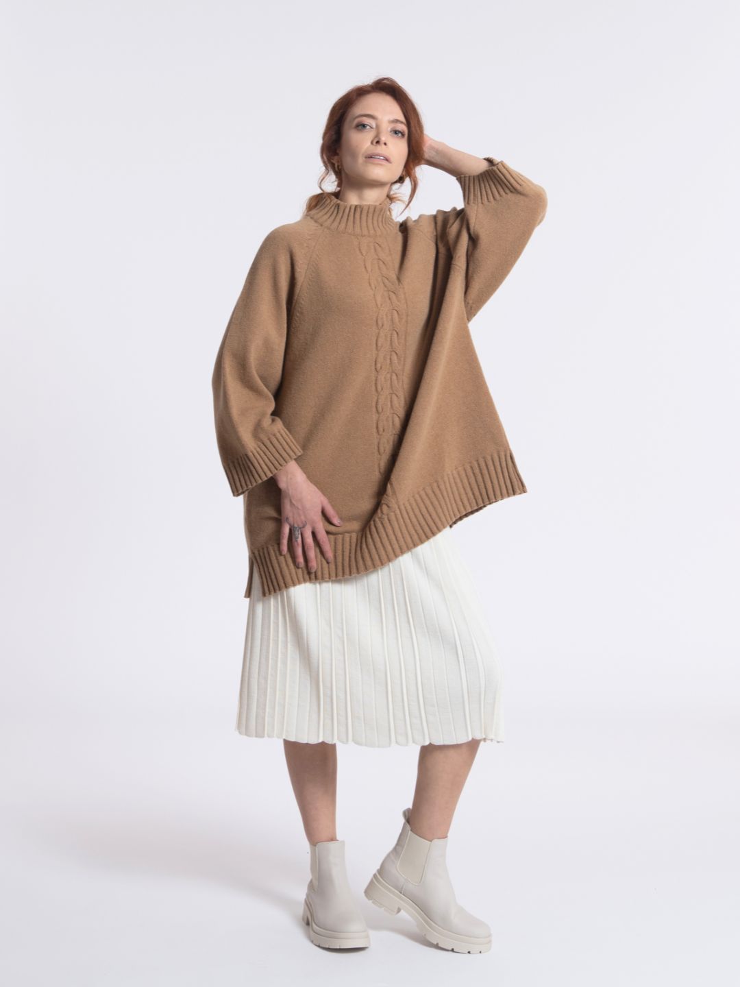 Lambswool braided poncho with buttons in honey camel