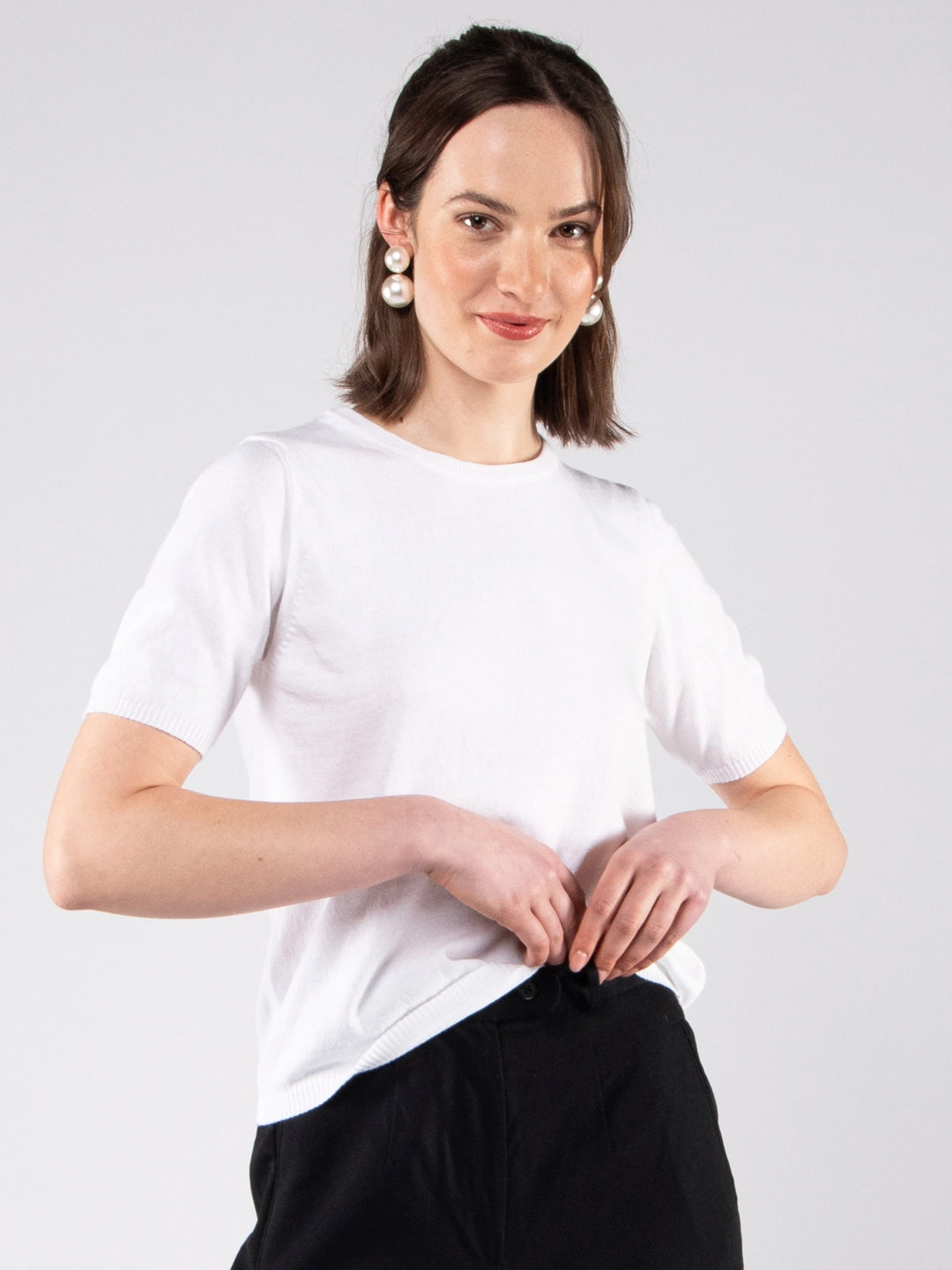 Achega Knitted Sweaters - Jersey de punto para mujer en algodón orgánico blanco con medias mangas.