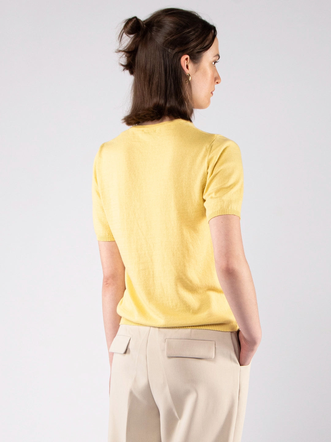 Camisolas de Malha Achega - Camisola de malha para senhora em algodão orgânico amarelo manteiga com meia manga.