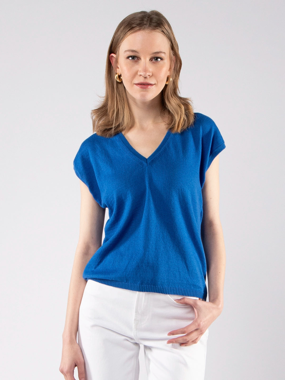 Camiseta azul cobalto ultraligera con cuello en V de algodón ecológico GOTS