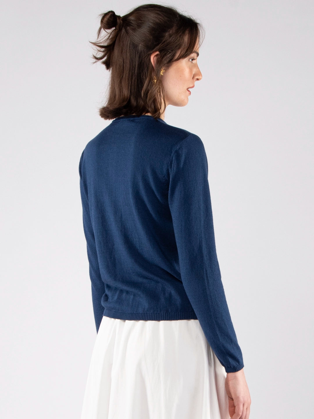 Casacos de Malha Achega - Casaco feminino azul marinho em algodão orgânico com decote redondo e botões