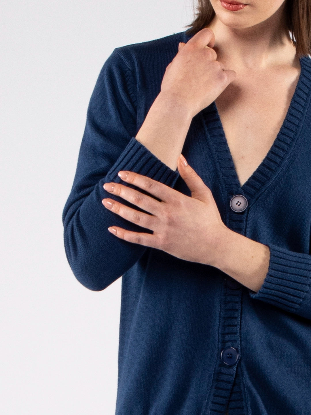 Casacos de Malha Achega - Casaco feminino em algodão orgânico GOTS decote V e botões