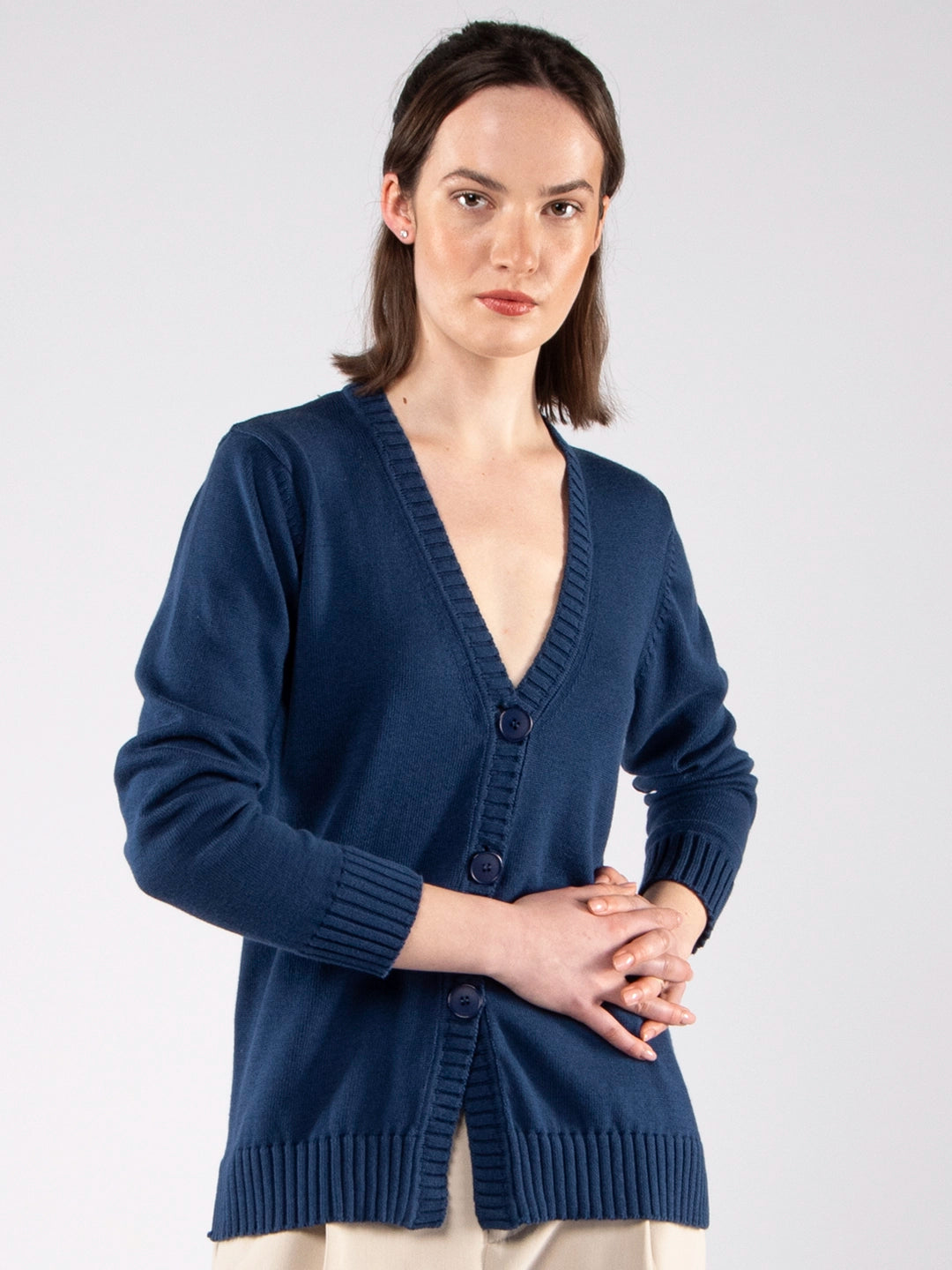 Casacos de Malha Achega - Casaco feminino em algodão orgânico GOTS decote V e botões