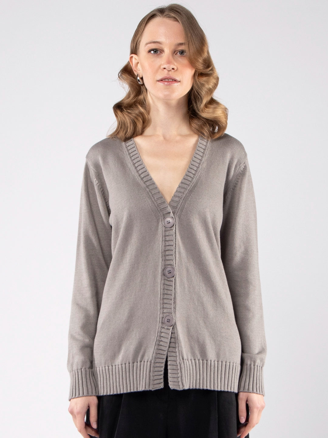 Achega Knitwear - Cardigan in GOTS-certified organic cotton with a V-neck and buttons