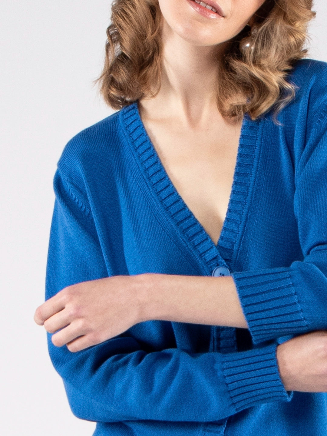 Casacos de Malha Achega - Casaco feminino em algodão orgânico GOTS decote V e botões