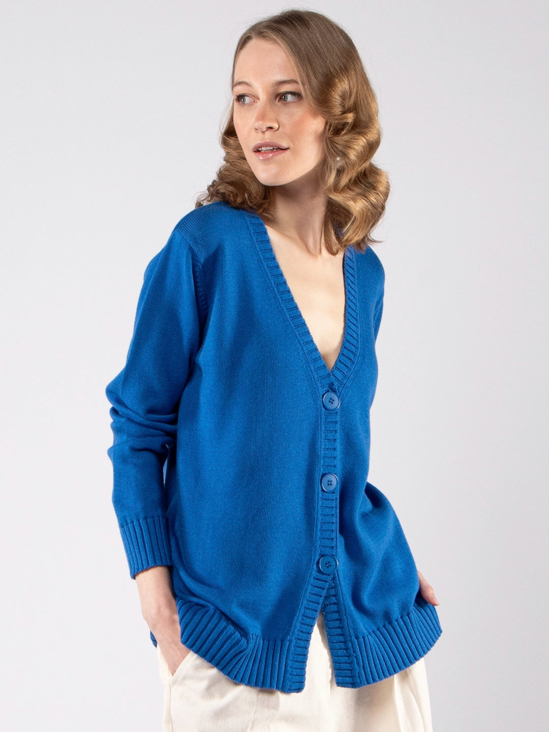 Casacos de Malha Achega - Casaco feminino em algodão orgânico GOTS decote V e botões