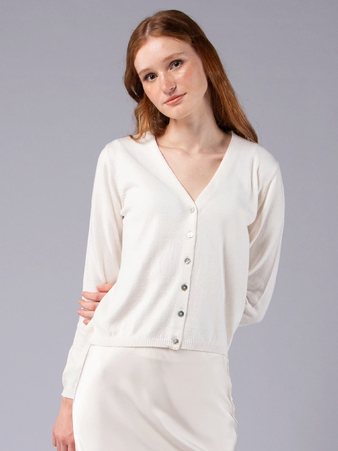 Chaqueta con cuello de pico de lana merina y algodón orgánico
