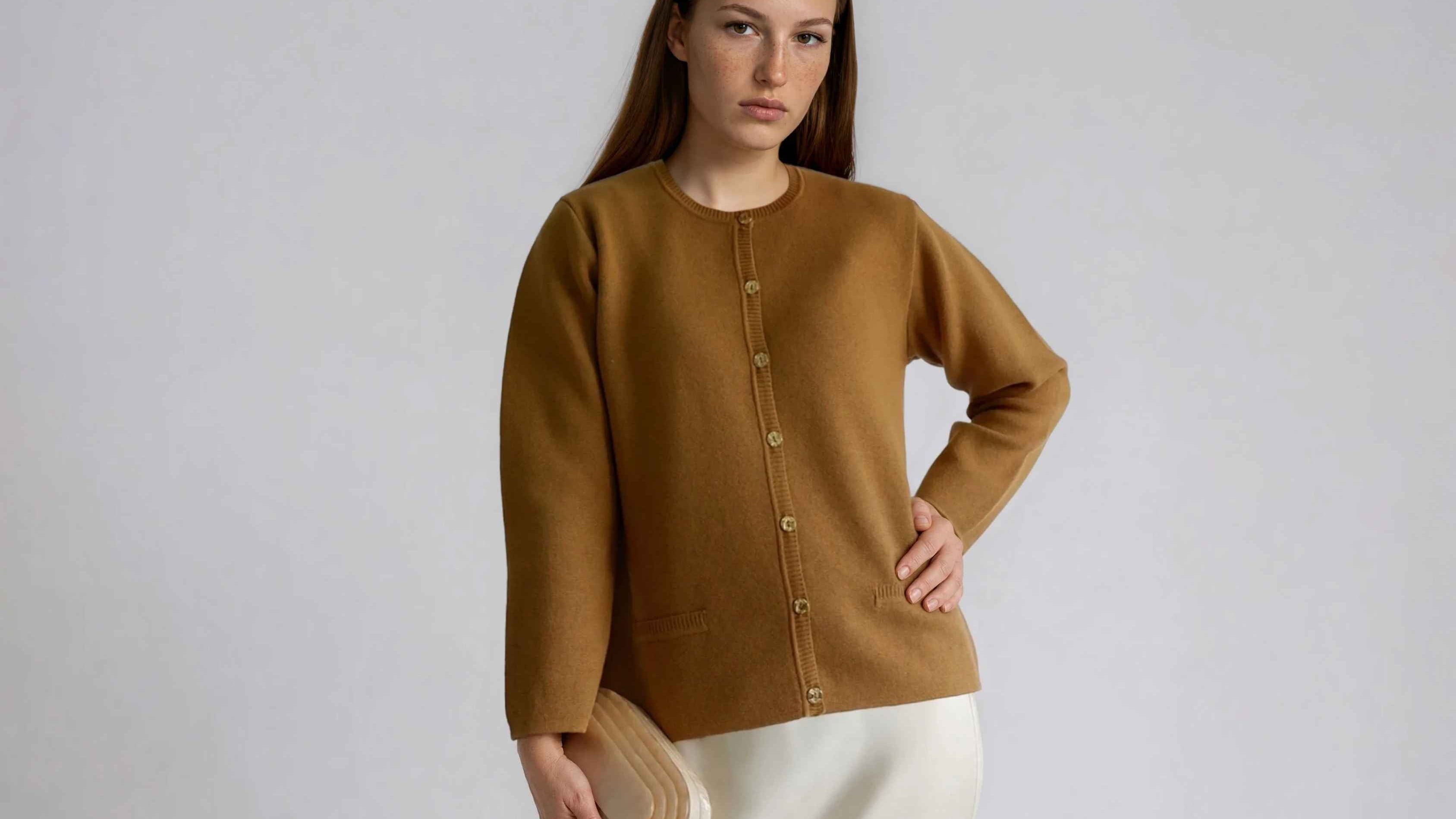 Casaco de Malha Roma em Lã Merino e Algodão Orgânico - Camel Mel