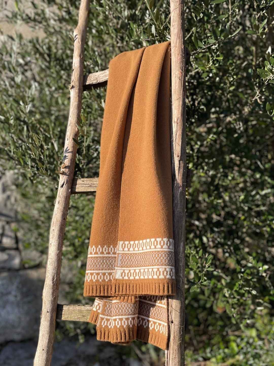 Echarpe de Malha Jacquard Étnico - Charuto