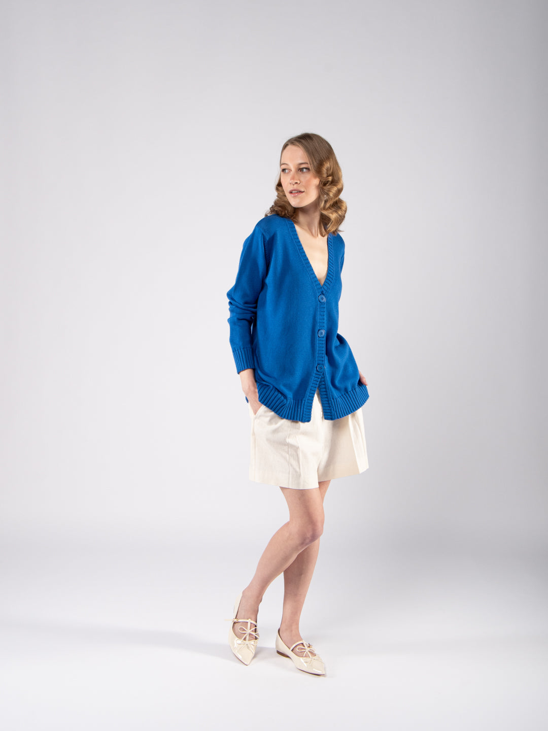 Casacos de Malha Achega - Casaco feminino em algodão orgânico GOTS decote V e botões