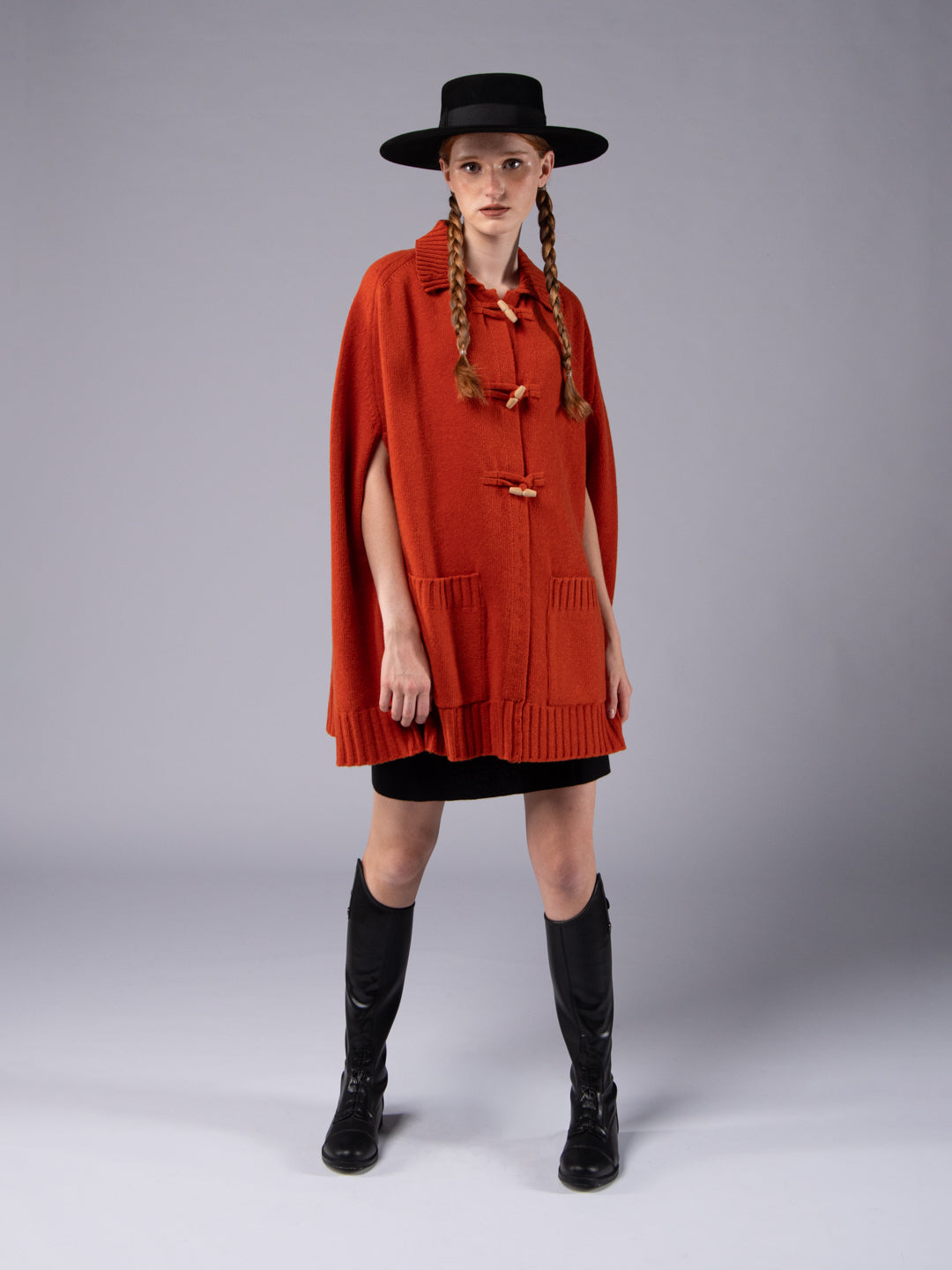 Poncho com Alamares em Lambswool - Laranja Terracota