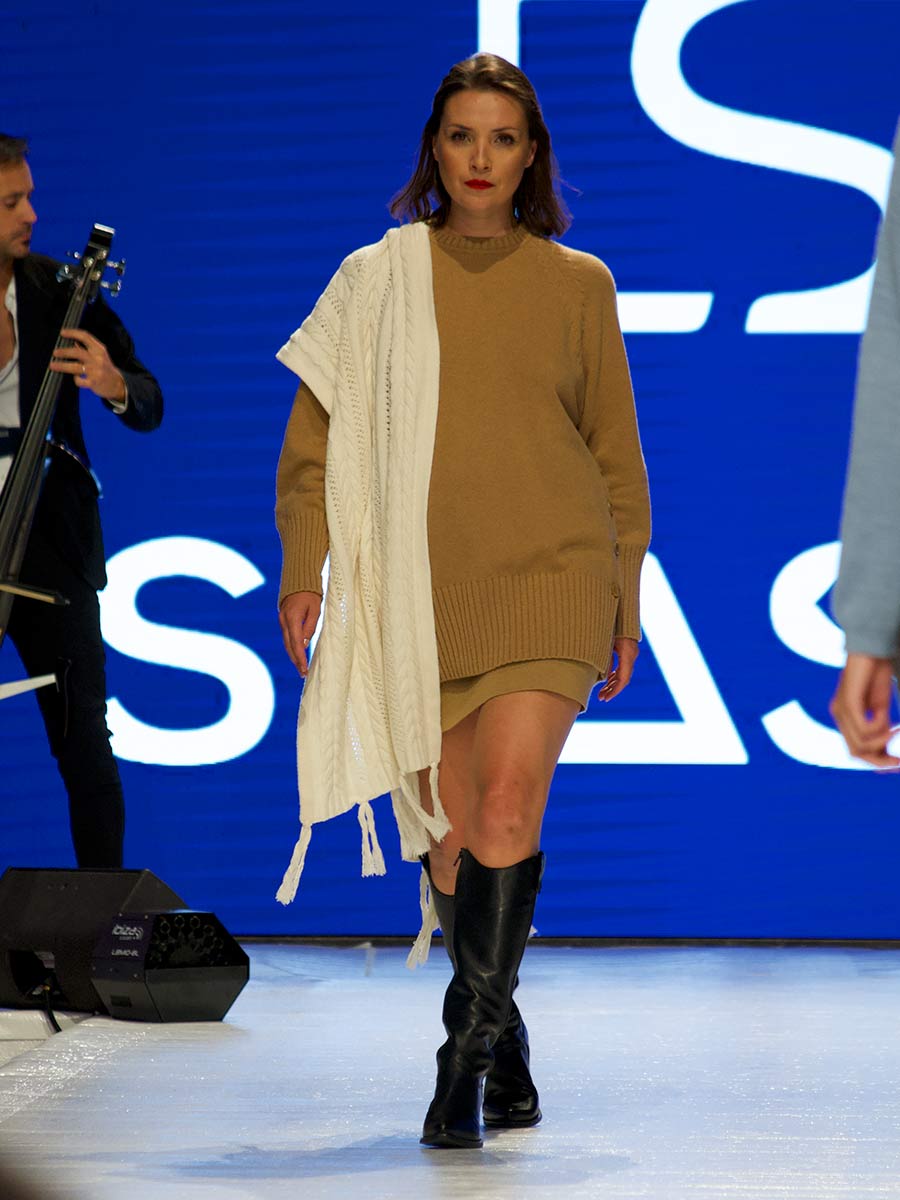 Camisolões de Malha Achega - Camisola oversize de malha camel para senhora em lambswool