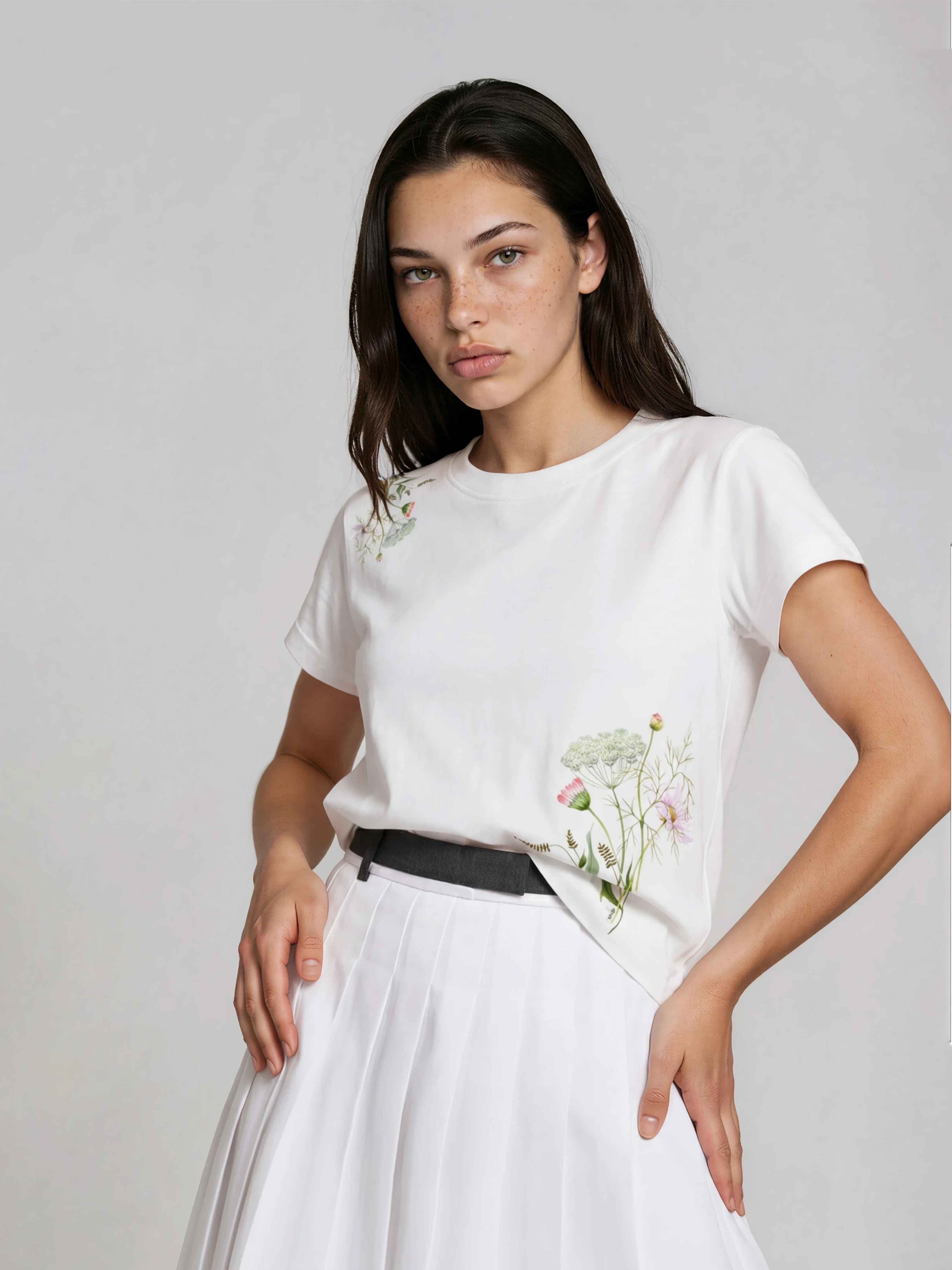 Camiseta Achega con estampado floral verde, 100 % algodón