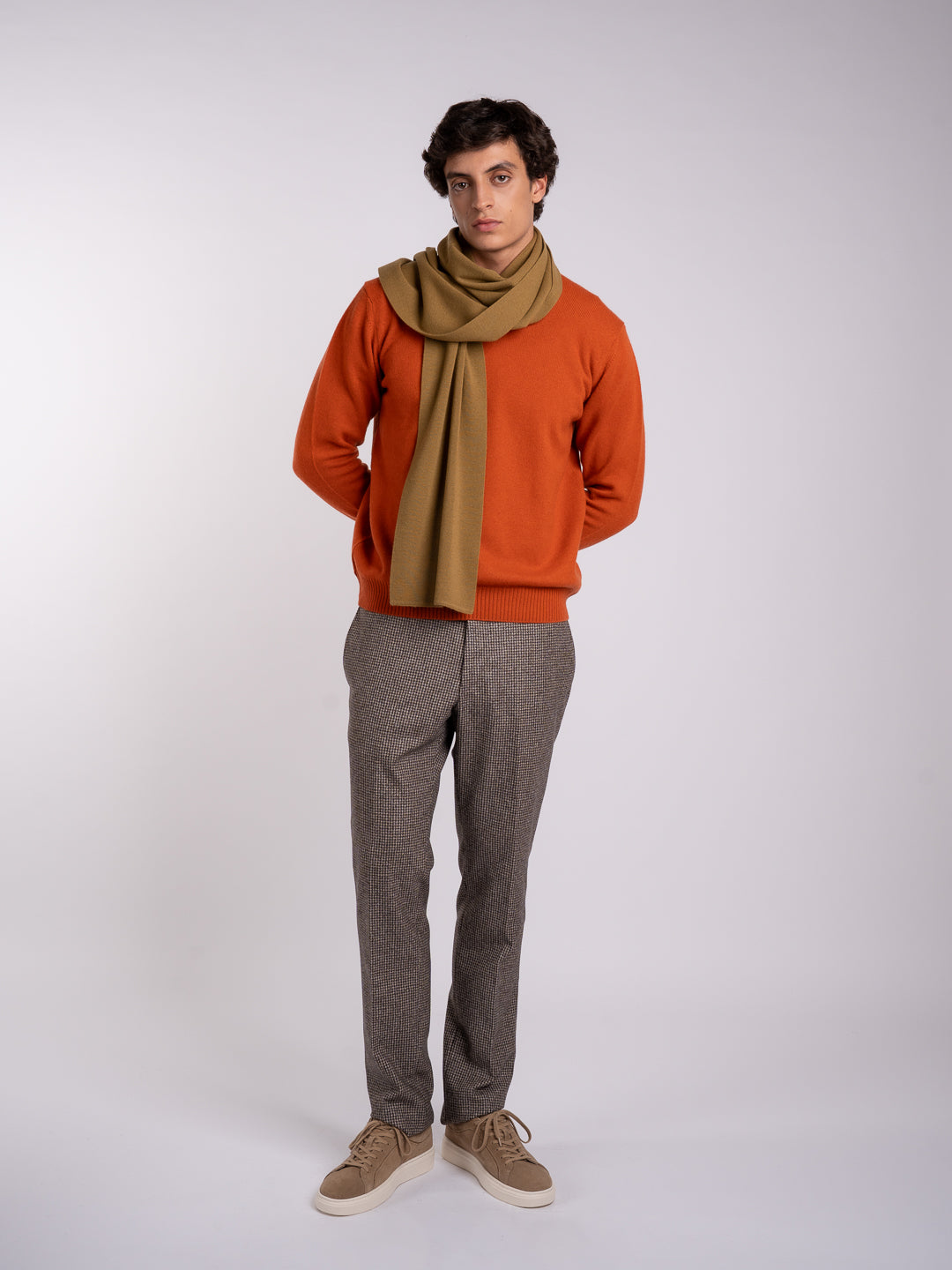 Men's khaki-green scarf made of soft knit fabric, manufactured in Portugal