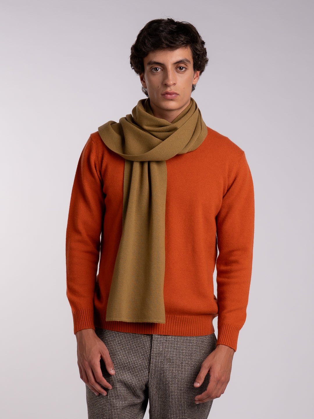 Men's khaki-green scarf made of 30% cashmere and 70% merino wool