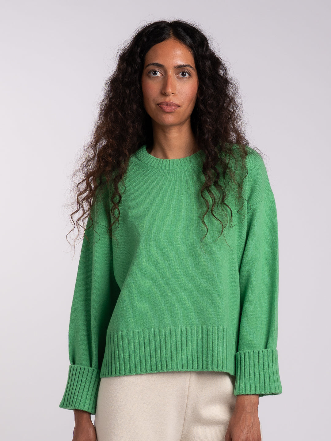 Camisolão chunky em Lambswool verde Java para senhora | Achega