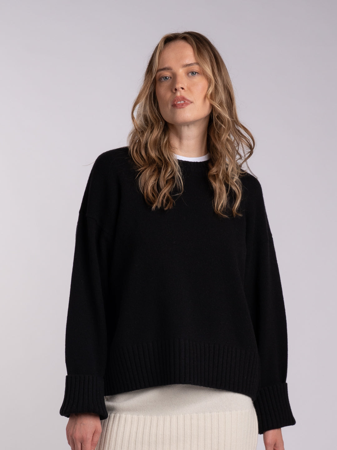 Camisolão chunky em Lambswool preto para senhora | Achega