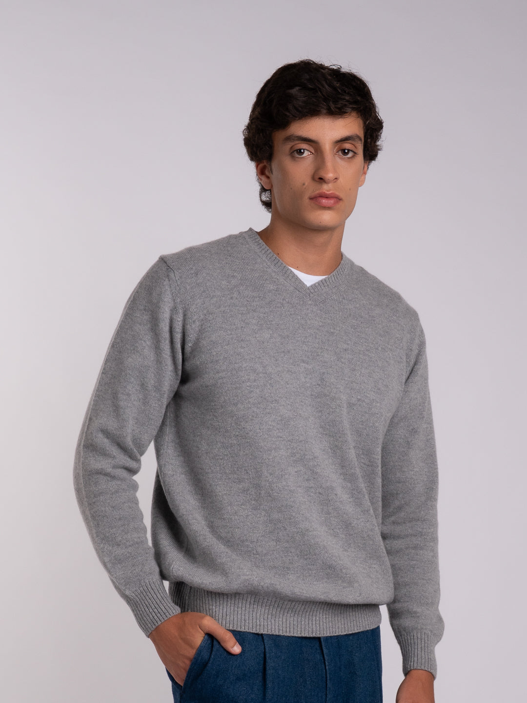 Men's medium-gray cashmere and merino wool pullover with a V-neck