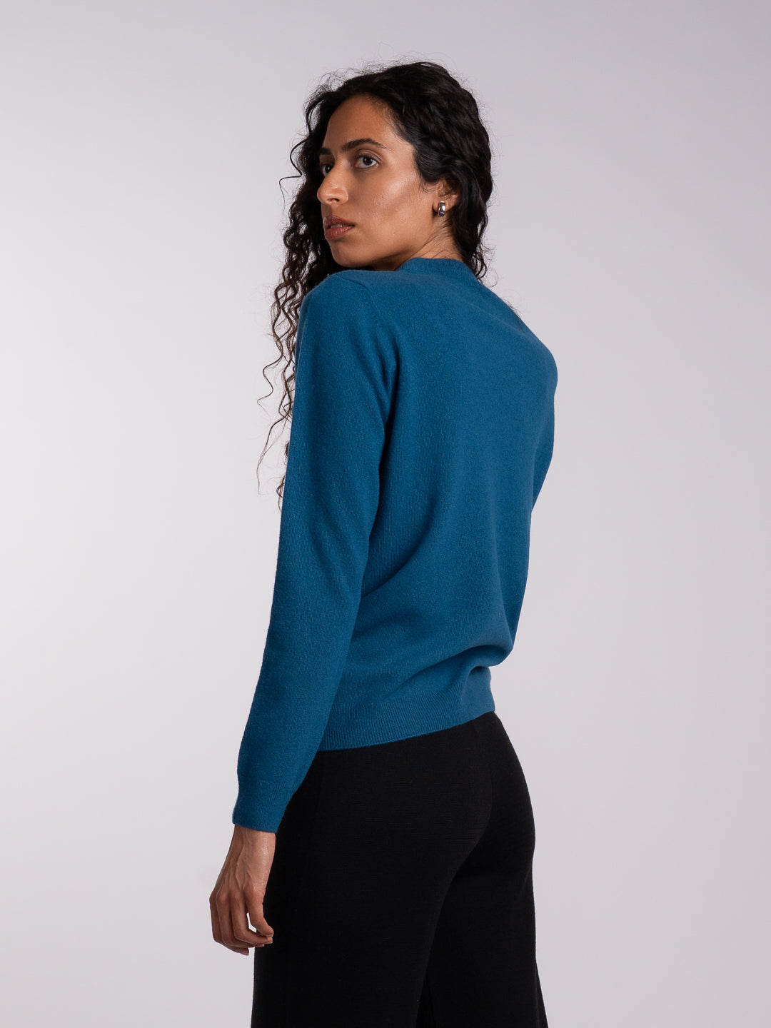 Camisola de malha em Lambswool azul-petróleo - vista posterior e lateral | Achega