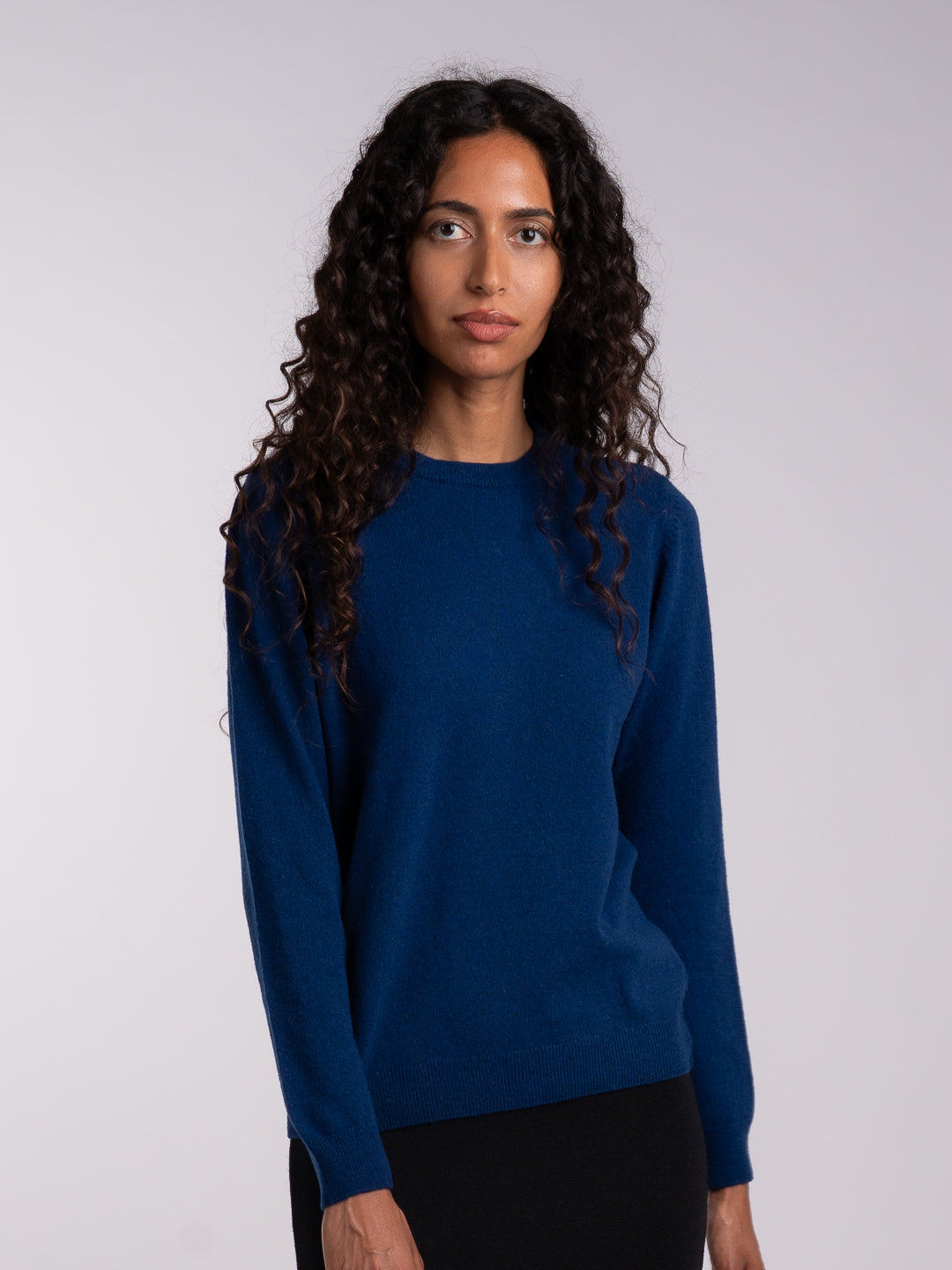 Camisola de malha em Lambswool azul meia-noite para senhora - vista frontal | Achega