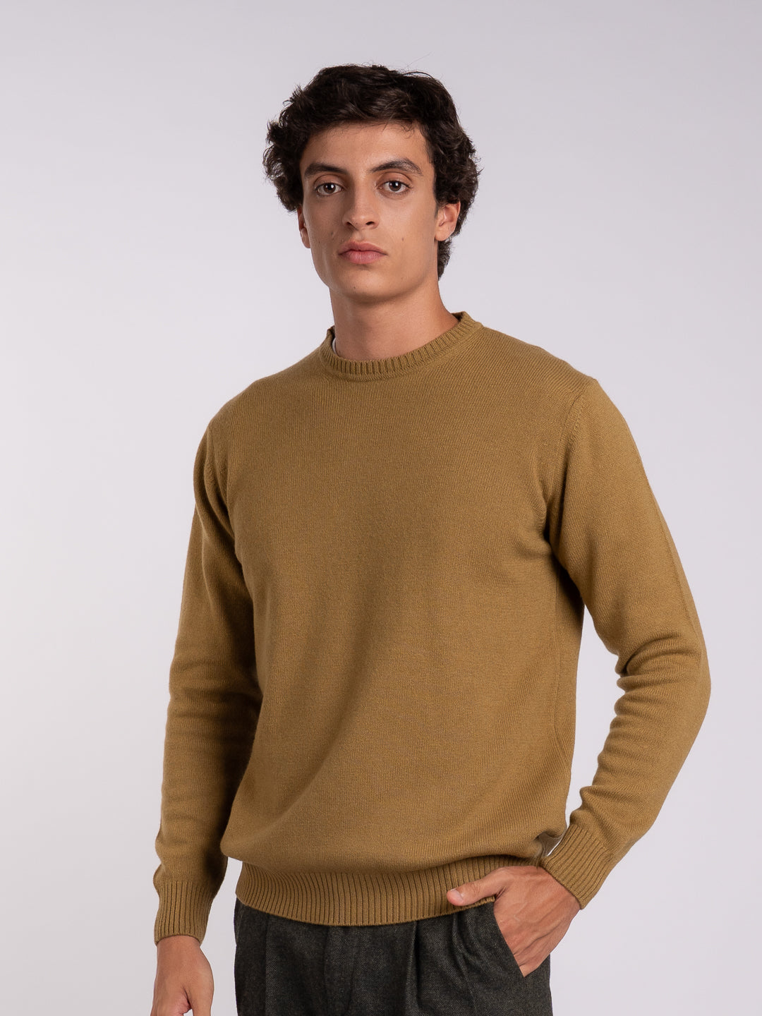 Men's khaki-green sweater made of cashmere and merino wool with a round neckline