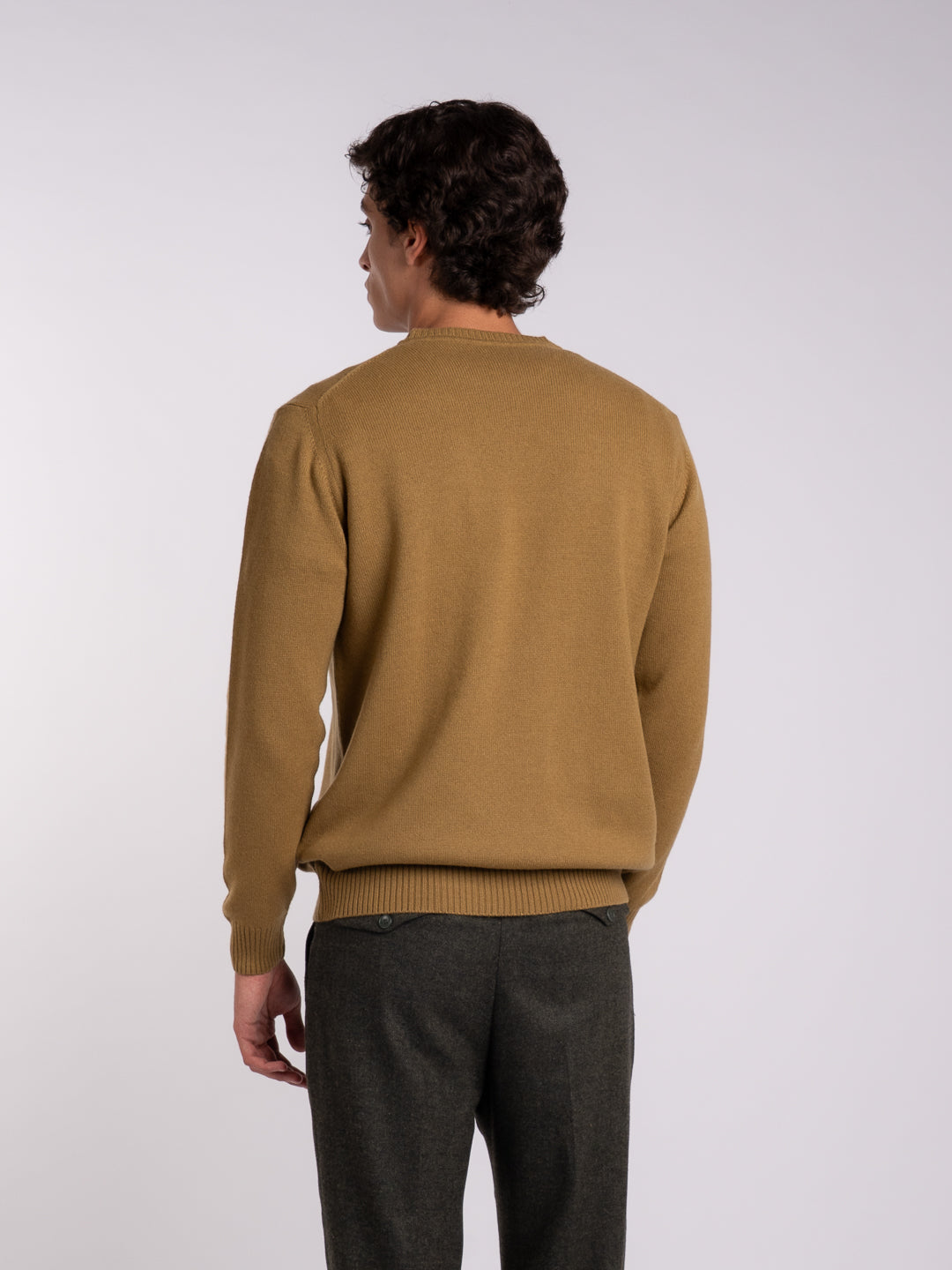 Khaki green men's sweater with a regular fit and ribbed trim