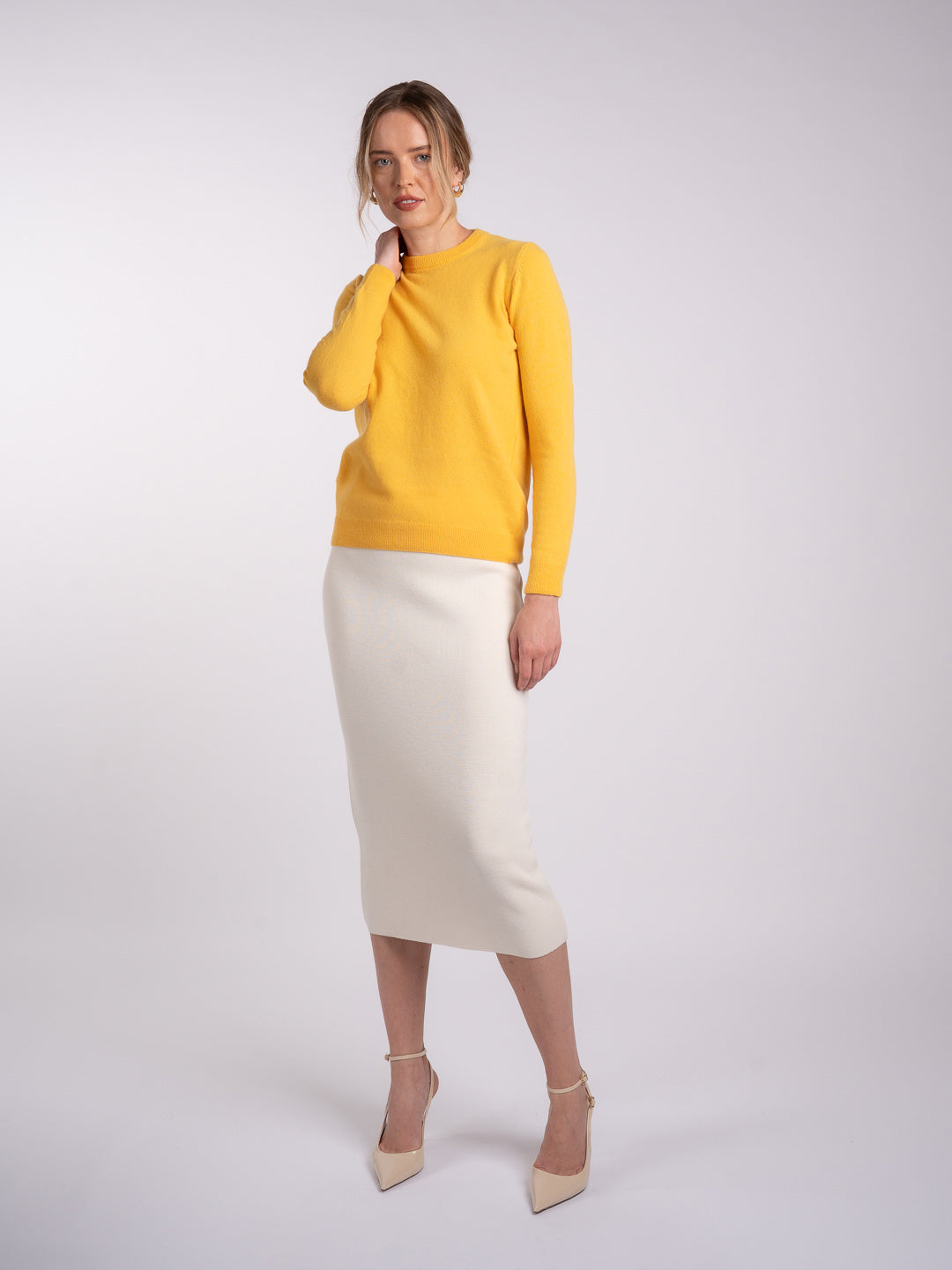 Look completo com camisola de malha em Lambswool amarela | Achega